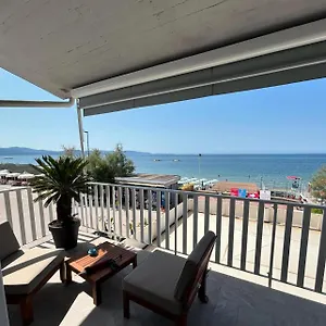 Life House , Follonica Italia